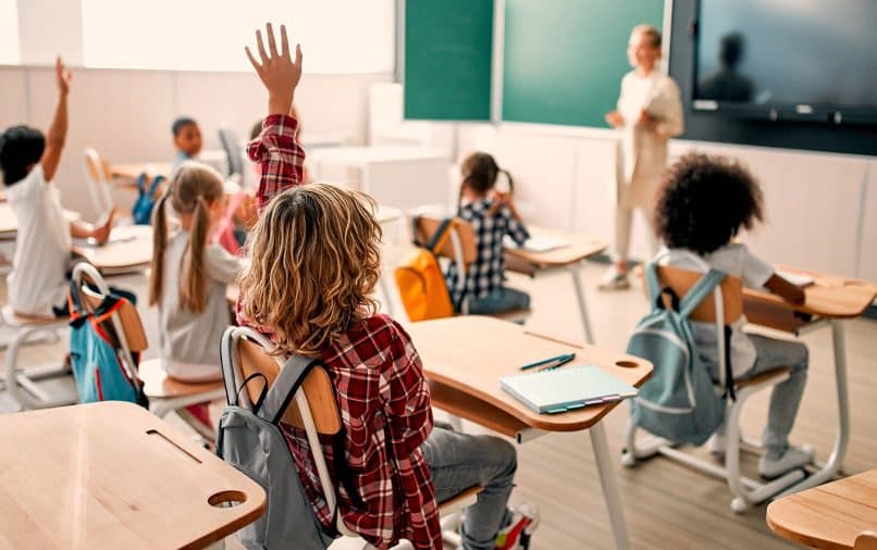 élèves dans une classe d'école